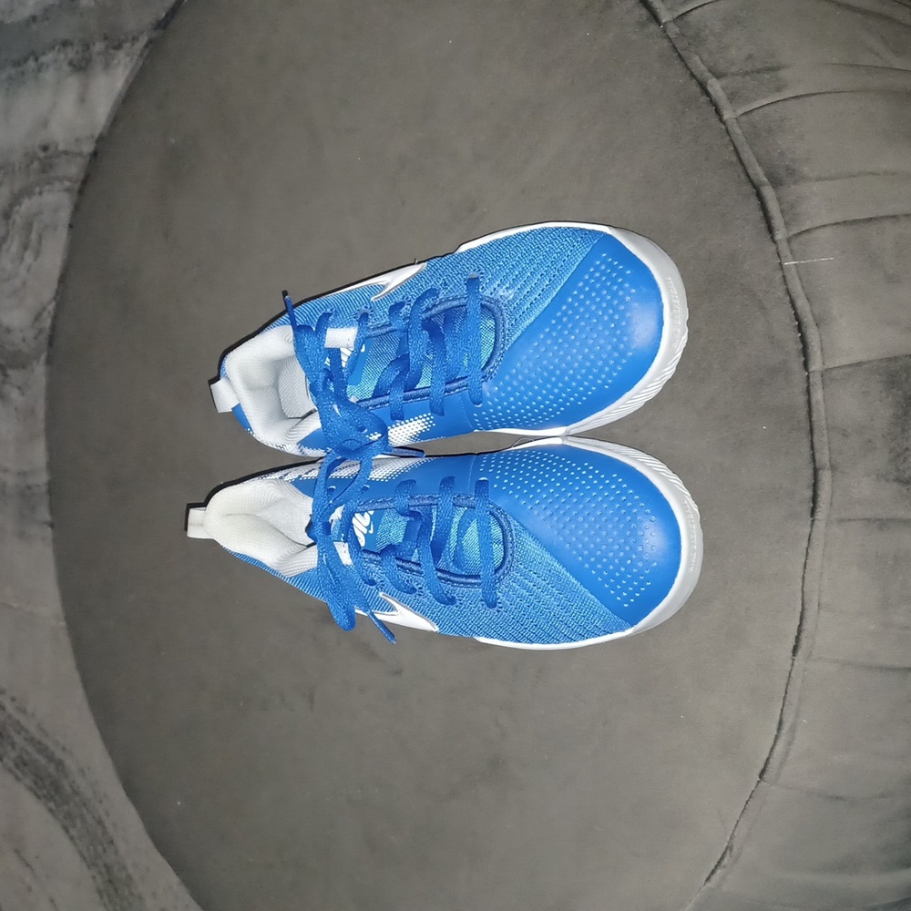 Boys size 5.5 Nike  Sneakers
